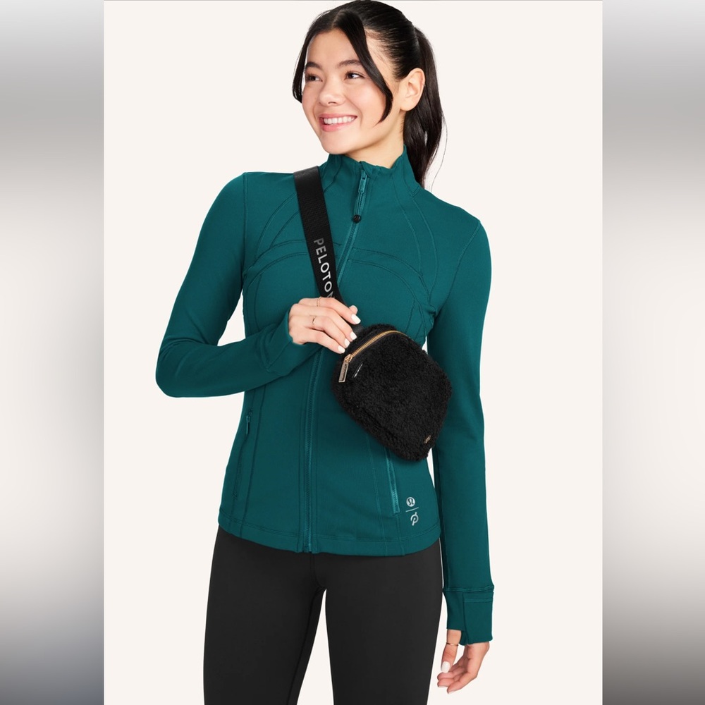 Peloton x Lululemon Everywhere Fleece Belt Bag Fleece In Color Black
